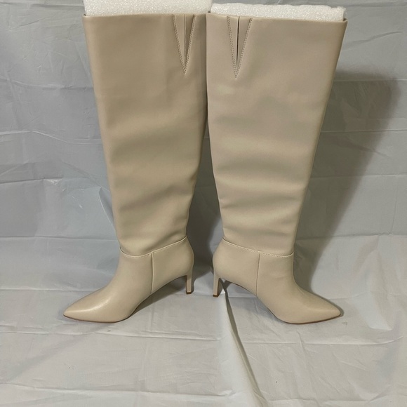bcbgeneration Shoes - BCBY new never work women’s boots in tan color size 7